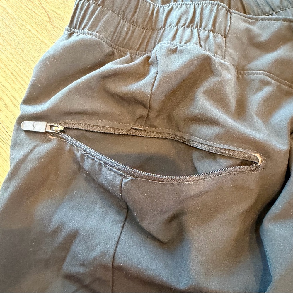 Brooks men’s running shorts - Picture 3 of 4